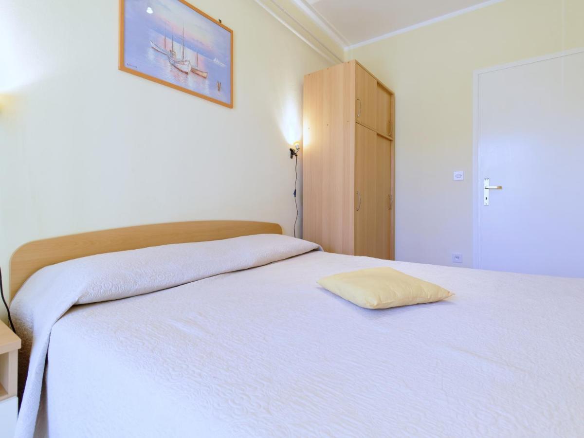 Apartments Marta By Rent Istria Novigrad  Bagian luar foto