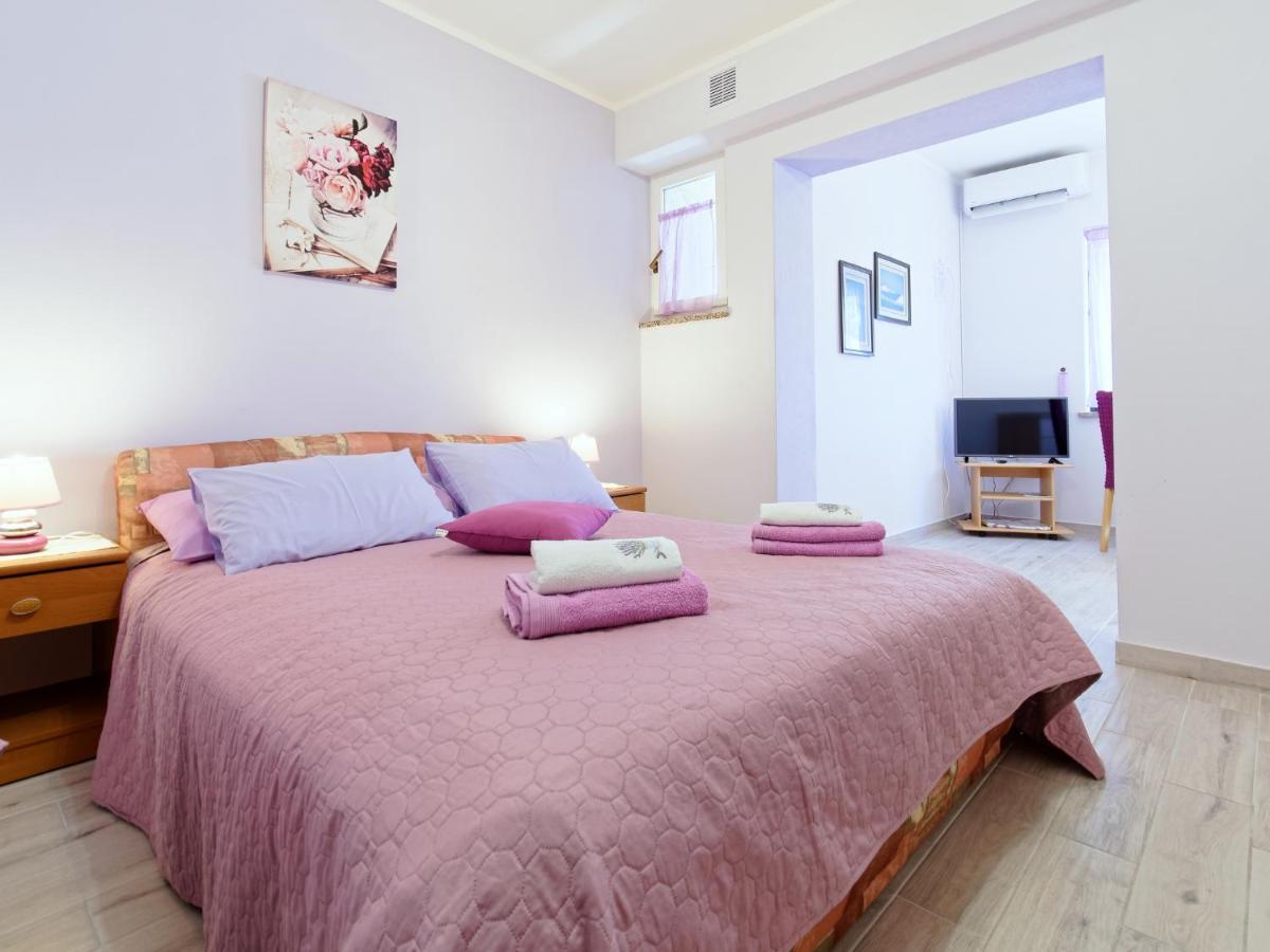 Apartments Marta By Rent Istria Novigrad  Bagian luar foto