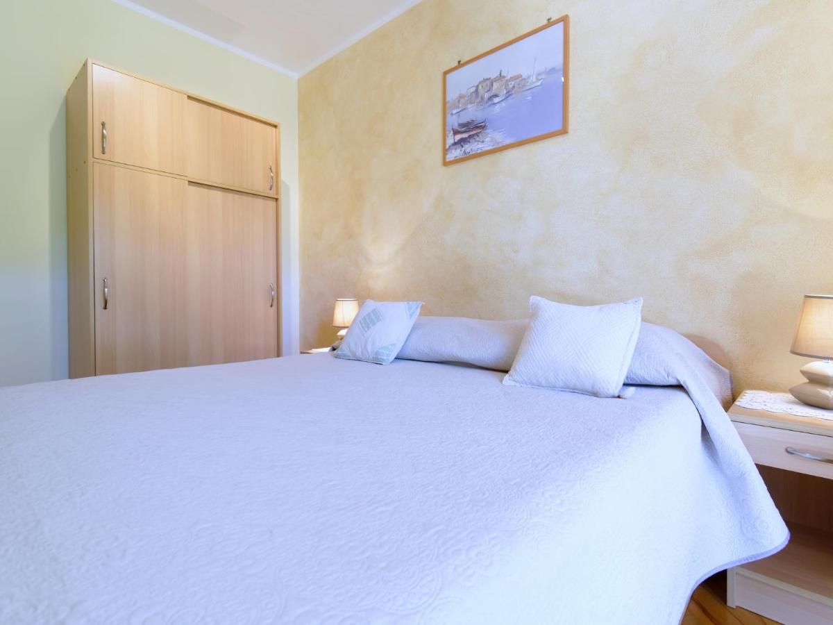 Apartments Marta By Rent Istria Novigrad  Bagian luar foto
